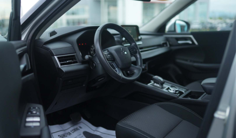 
								MITSUBISHI OUTLANDER full									