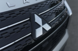 
										MITSUBISHI OUTLANDER full									